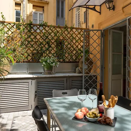 Domus Alexander, Terrace Downtown *